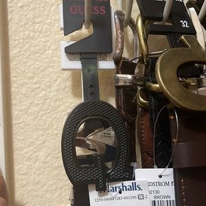 Guess belt black reverse with G on clip BNWT size 30-32 NEW STYLE